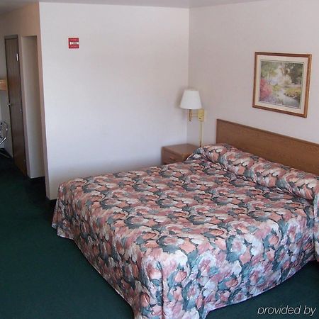 Budget Host Inn & Suites North Branch ห้อง รูปภาพ