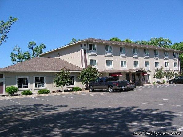 Budget Host Inn & Suites North Branch ภายนอก รูปภาพ