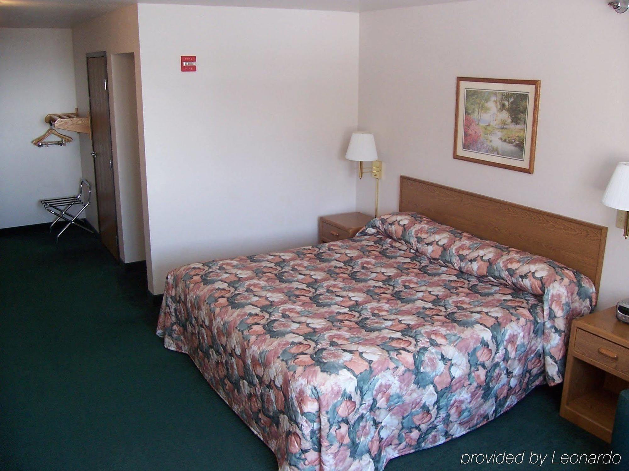 Budget Host Inn & Suites North Branch ห้อง รูปภาพ